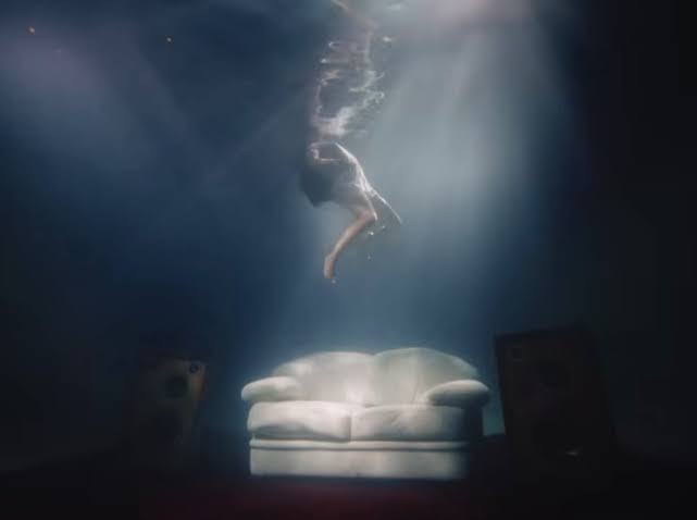 Julia Wolf - Deep End